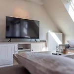 Beautiful And Ideally Located 3br Ostend