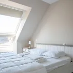 Apartment Beautiful And Ideally Located 3br *