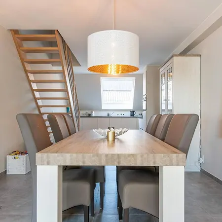 Beautiful And Ideally Located 3br Apartment *
