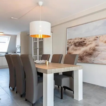 Apartment Beautiful And Ideally Located 3br *